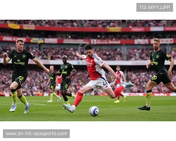 阿森纳施压布伦特福德禁区,赖斯抽射被挡